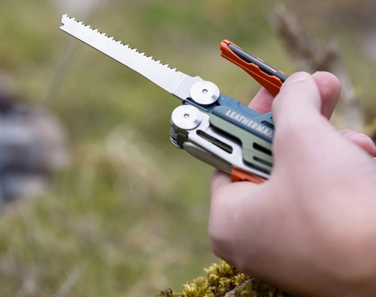 Multitool Leatherman Signal Tundrascape z kaburą