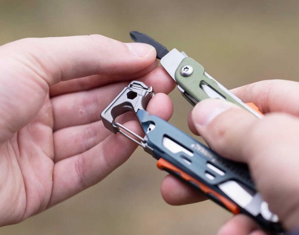 Multitool Leatherman Signal Tundrascape z kaburą