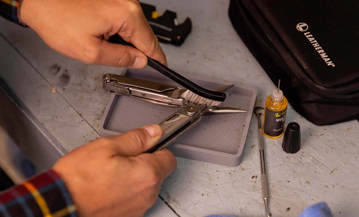 Zestaw do konserwacji multitoolów Leatherman Tool Maintenance Kit - Black