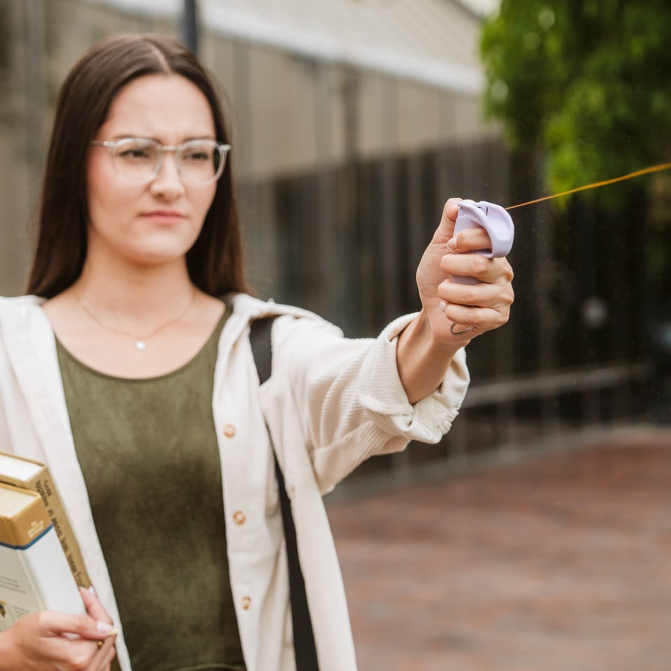 Gaz pieprzowy Sabre Red 16 ml z uchwytem + gaz treningowy Lavender - strumień