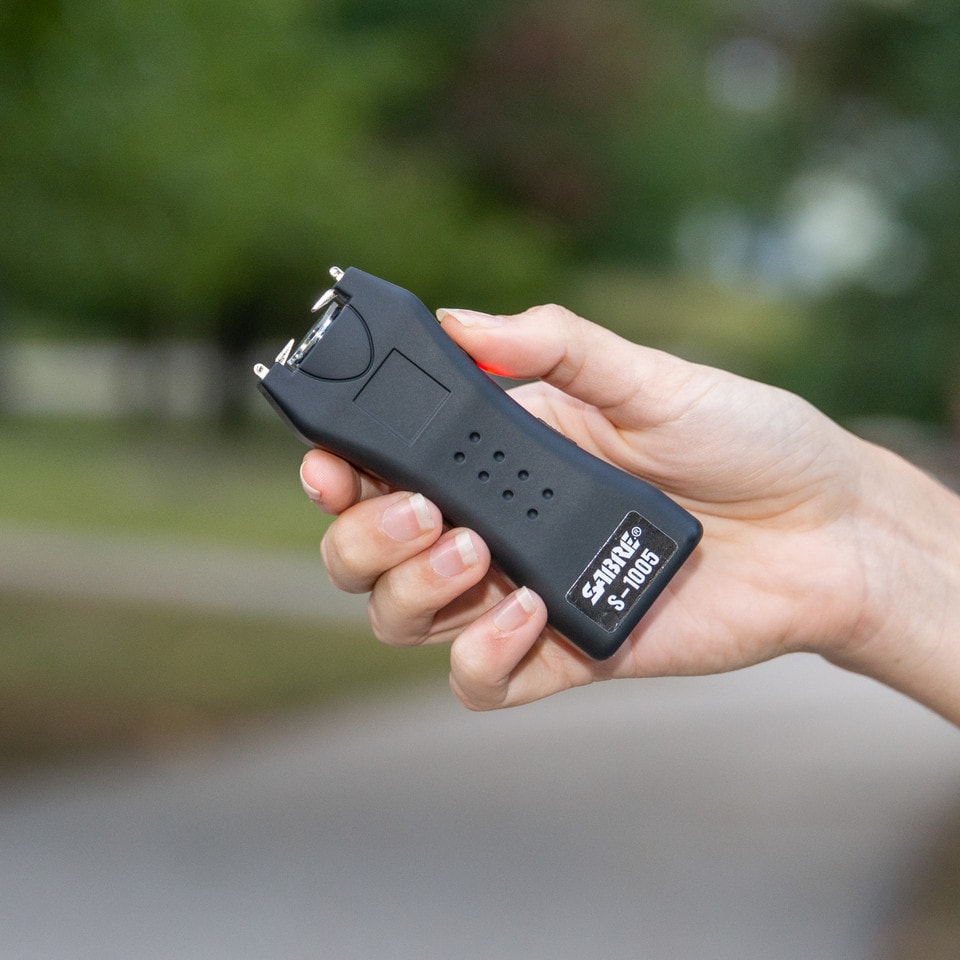 Paralizator Sabre Mini Stun Gun z latarką LED 120 lumenów