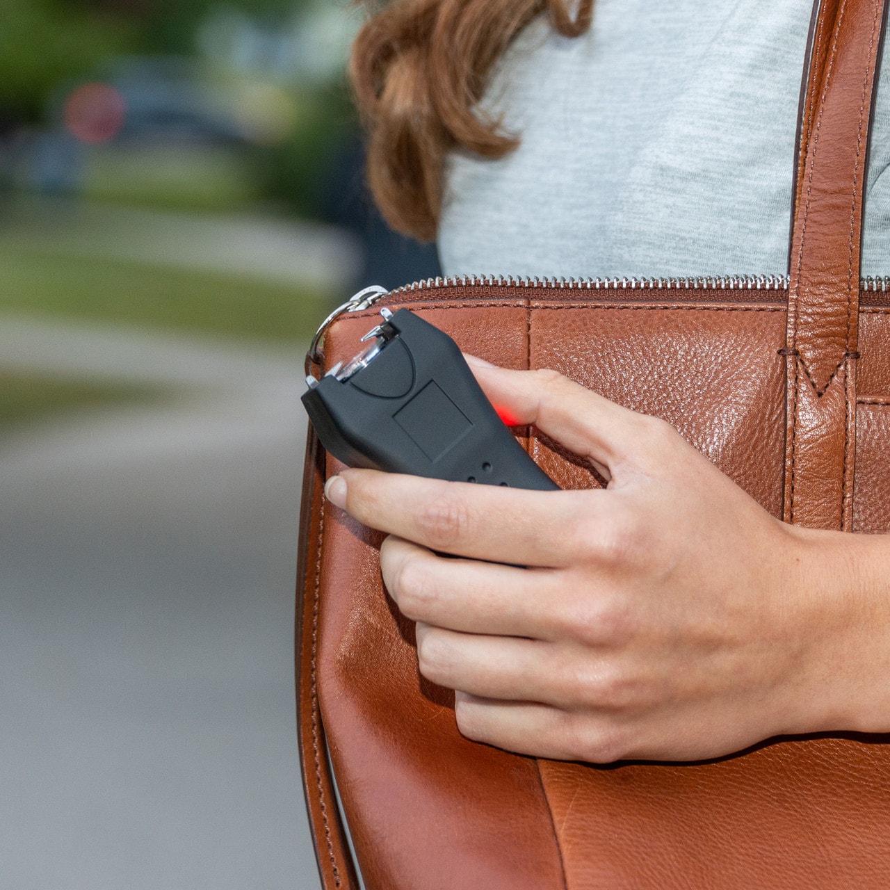 Paralizator Sabre Mini Stun Gun z latarką LED 120 lumenów