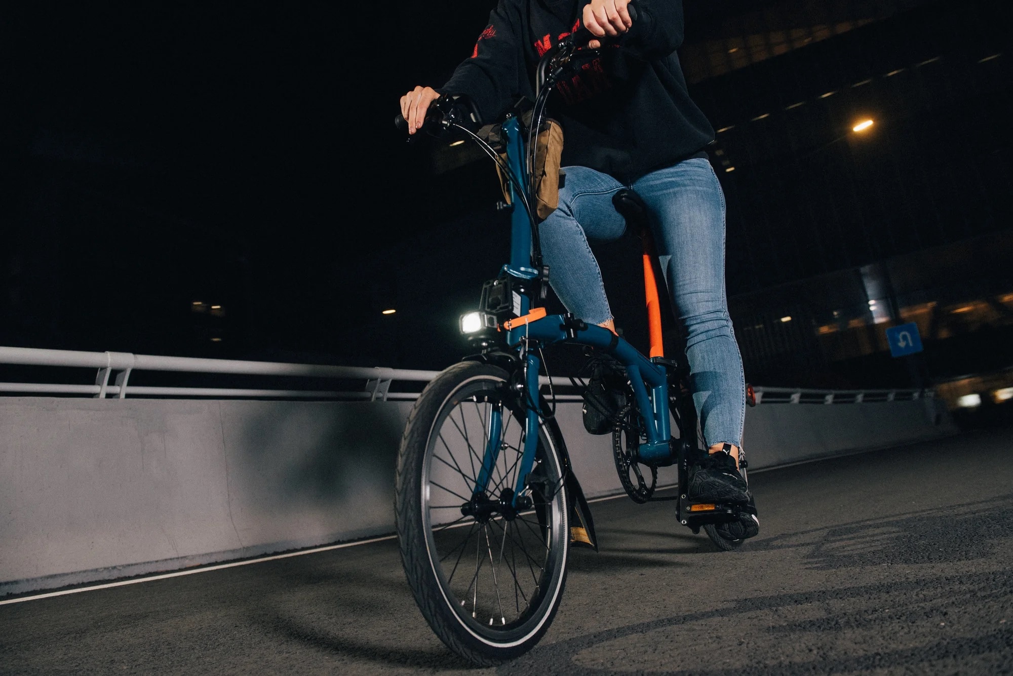 Światło rowerowe przednie Moon Titan Max Seafoam Teal - 1700 lumenów