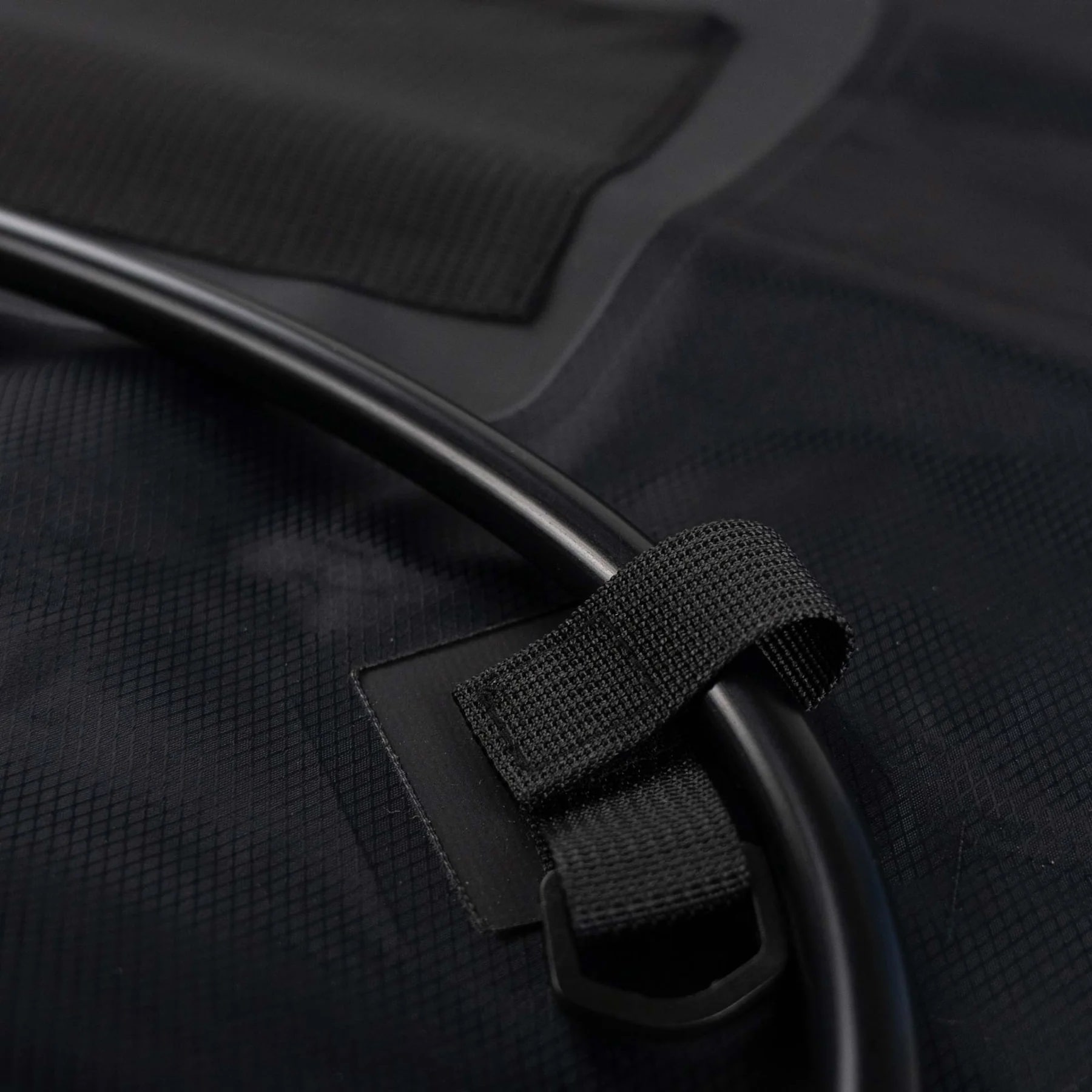 Prysznic turystyczny Highlander Outdoor Wild Rinse Camping Solar 15 l - Black