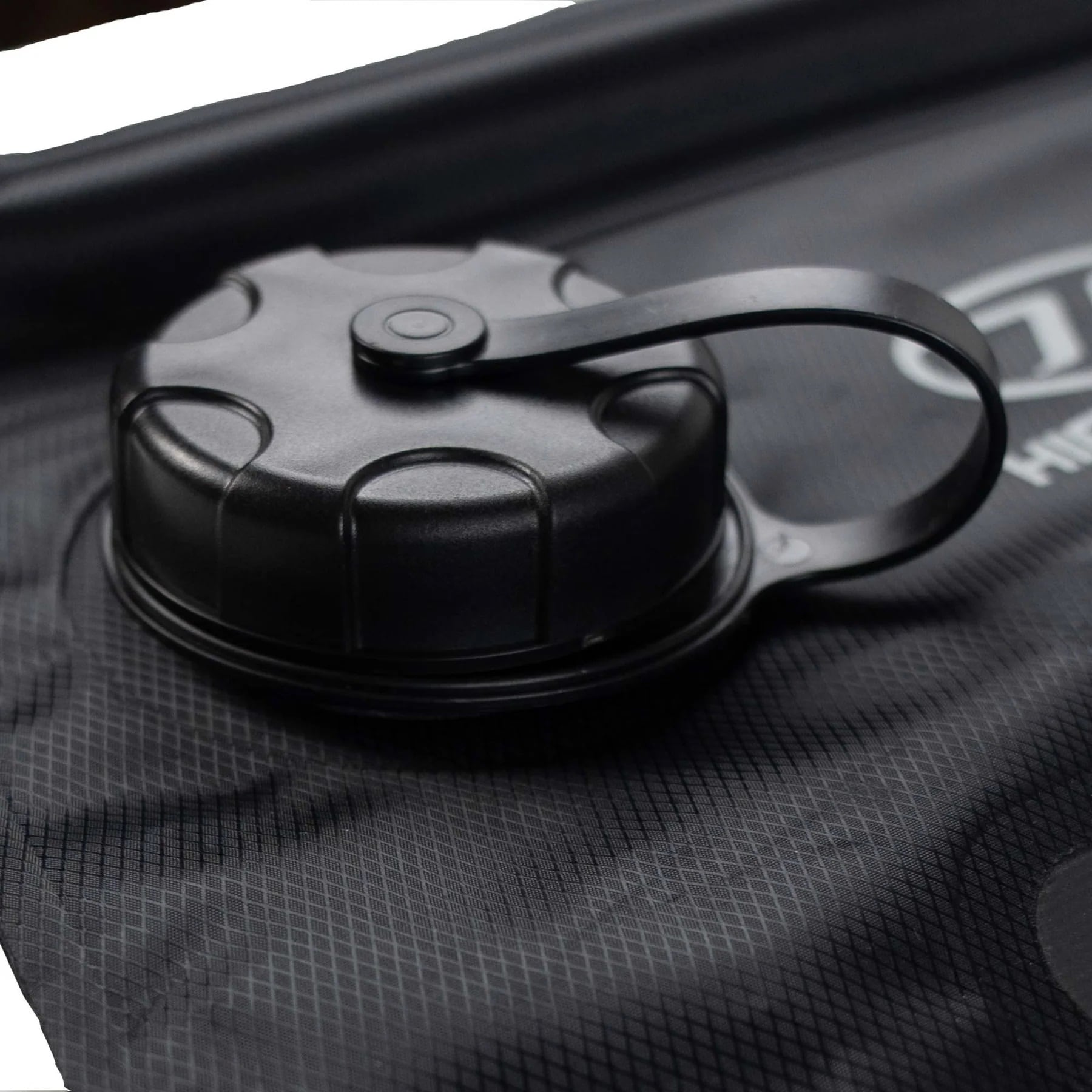 Prysznic turystyczny Highlander Outdoor Wild Rinse Camping Solar 15 l - Black