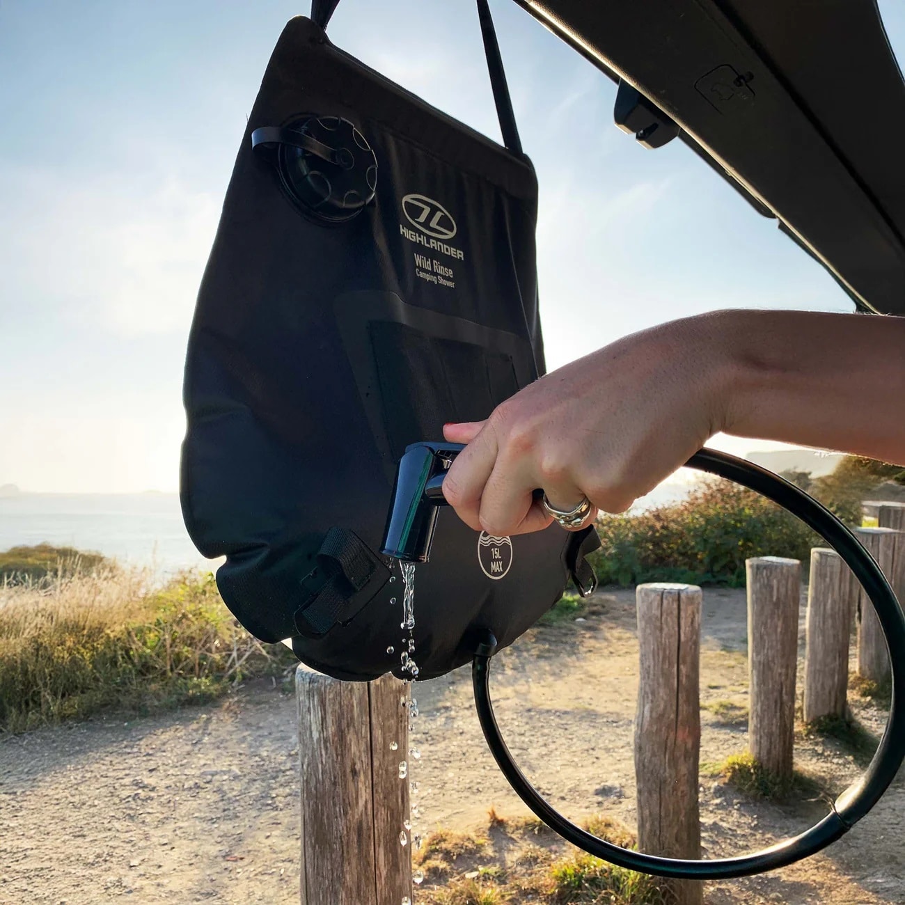 Prysznic turystyczny Highlander Outdoor Wild Rinse Camping Solar 15 l - Black