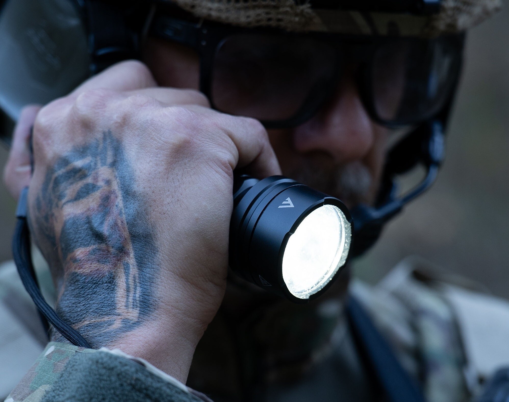 Ліхтарик Mactronic Black Eye X31 - 3100 люменів