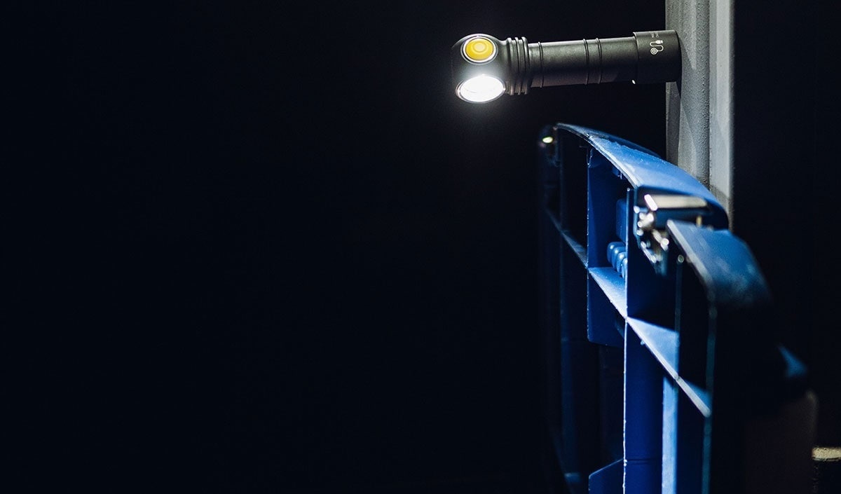 Latarka czołowa i kątowa Armytek Wizard C2 WG Magnet USB White PCB - 1100 lumenów