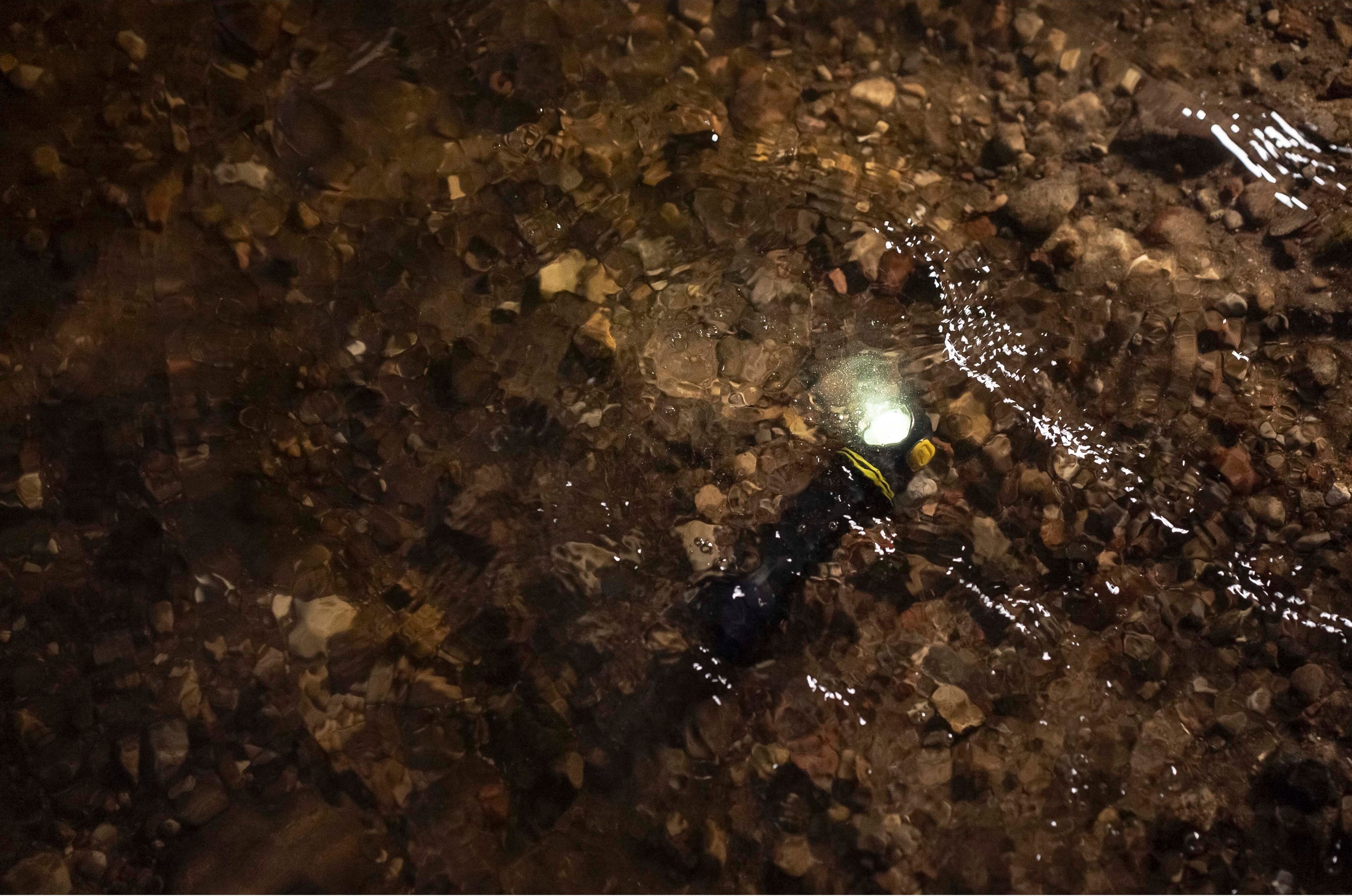 Latarka czołowa i kątowa Armytek Elf C2 Max USB-C White - 4500 lumenów