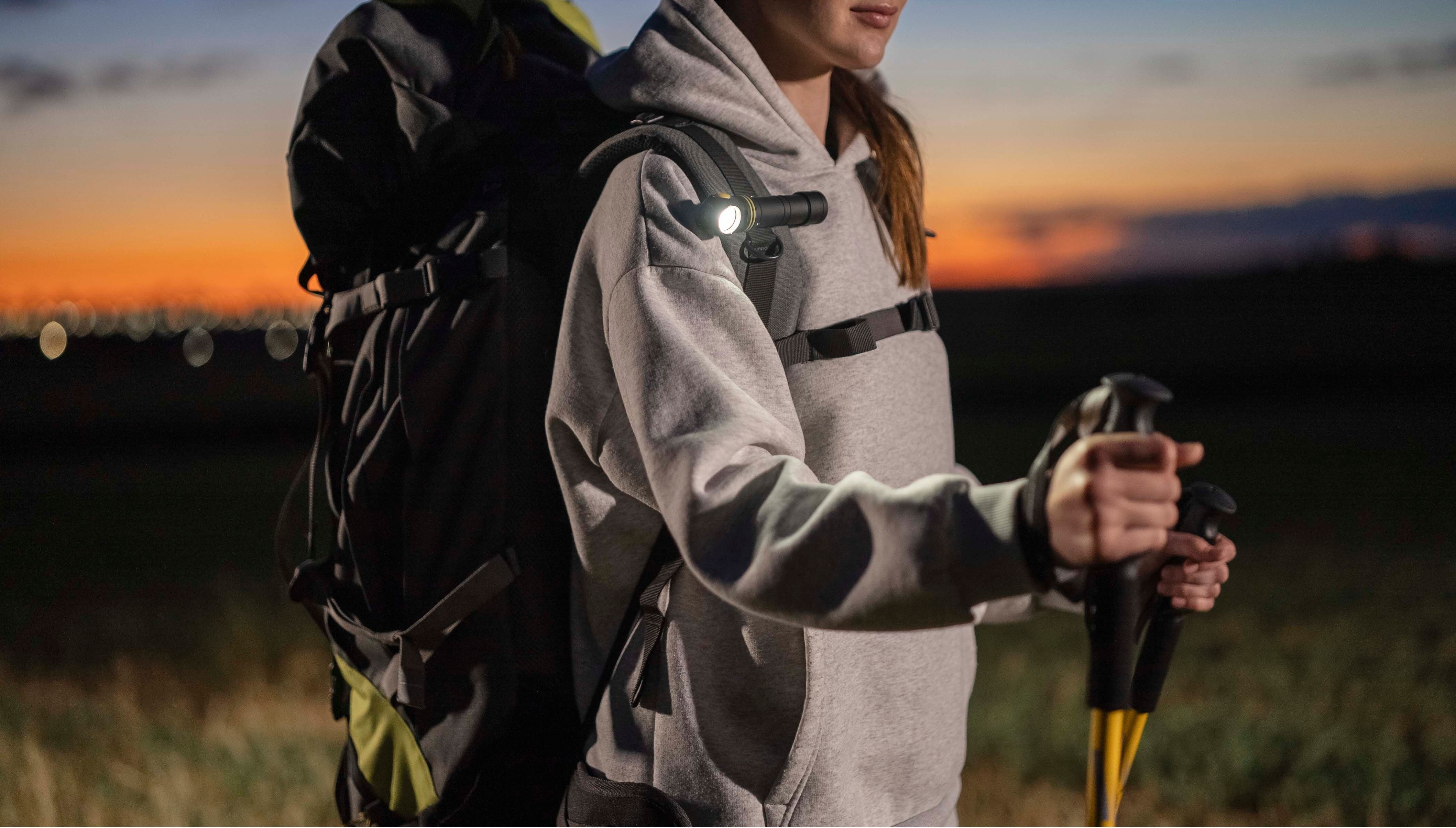 Latarka czołowa i kątowa Armytek Elf C2 Max LR USB-C White - 4500 lumenów