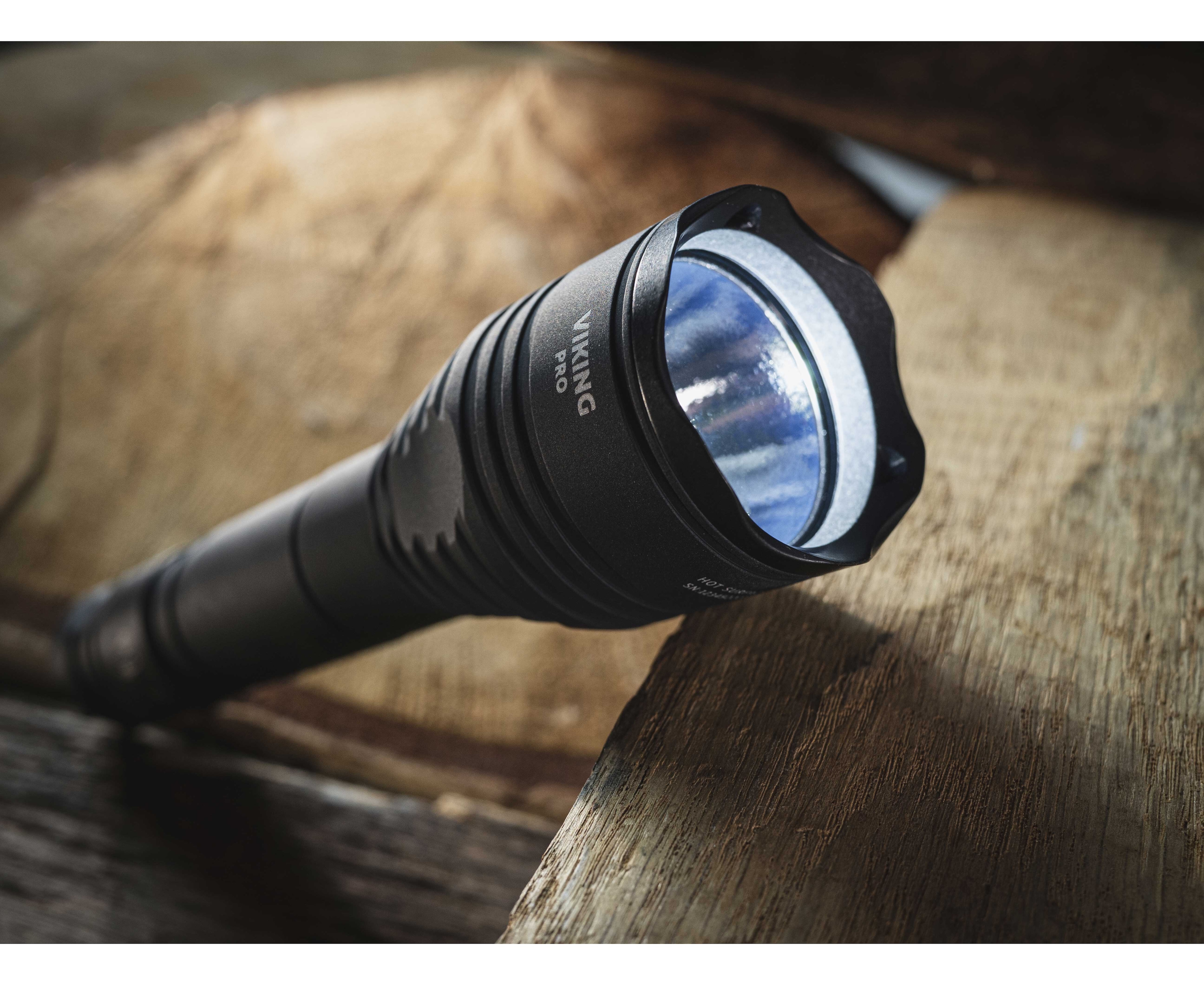 Latarka Armytek Viking Pro Magnet USB White - 2200 lumenów