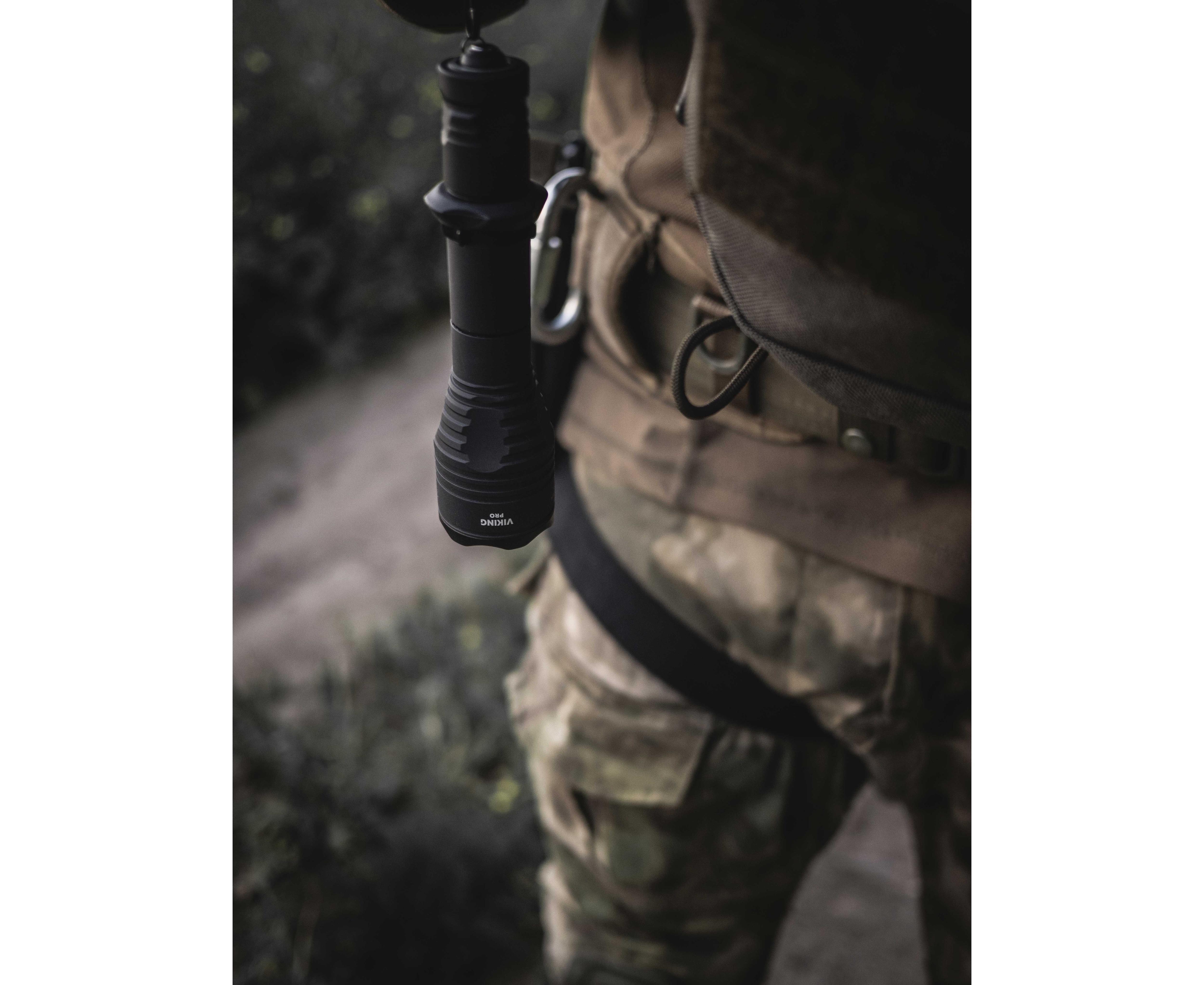 Latarka Armytek Viking Pro Magnet USB White - 2200 lumenów