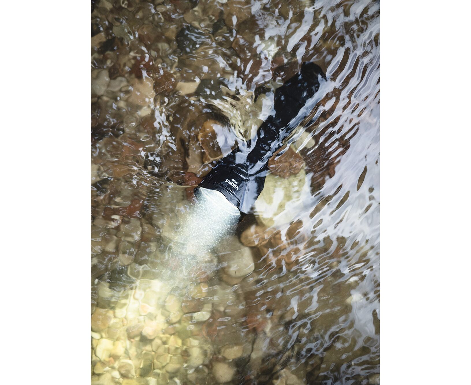 Latarka Armytek Viking Pro Magnet USB White - 2200 lumenów