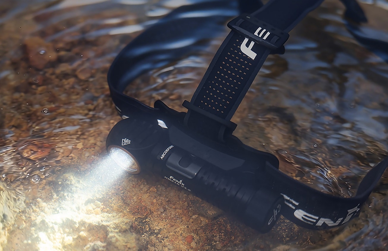 Latarka czołowa i kątowa Fenix HM61R V3.0 z opaską - 1800 lumenów