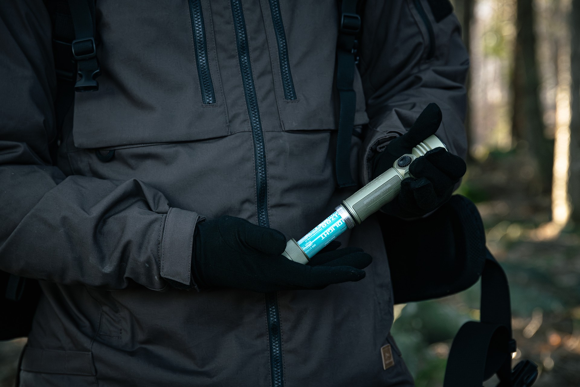 Latarka taktyczno-poszukiwawcza Olight Seeker Ultra Cool White Olive Green - 4800 lumenów