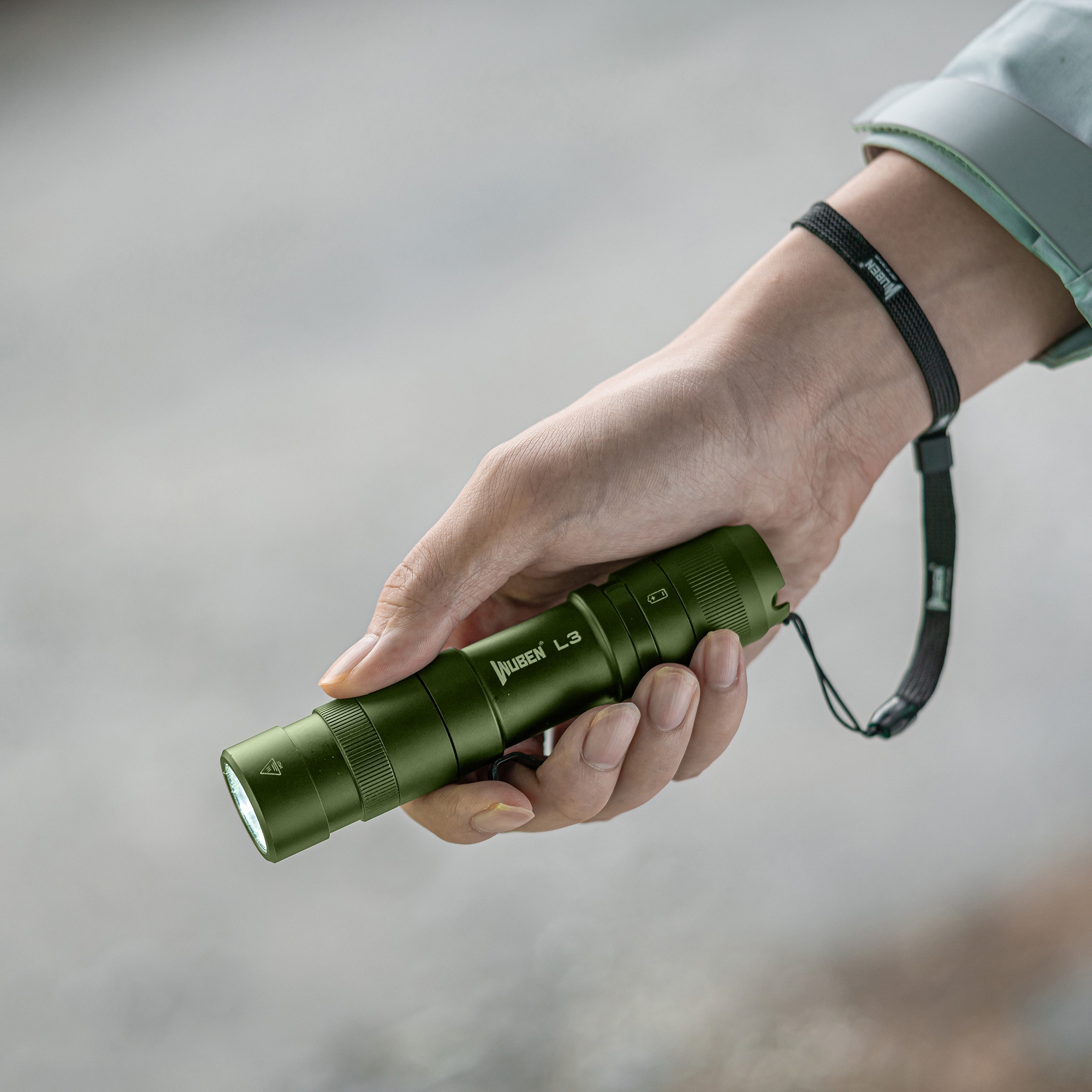 Latarka Wuben L3 Army Green z funkcją powerbanku - 3000 lumenów