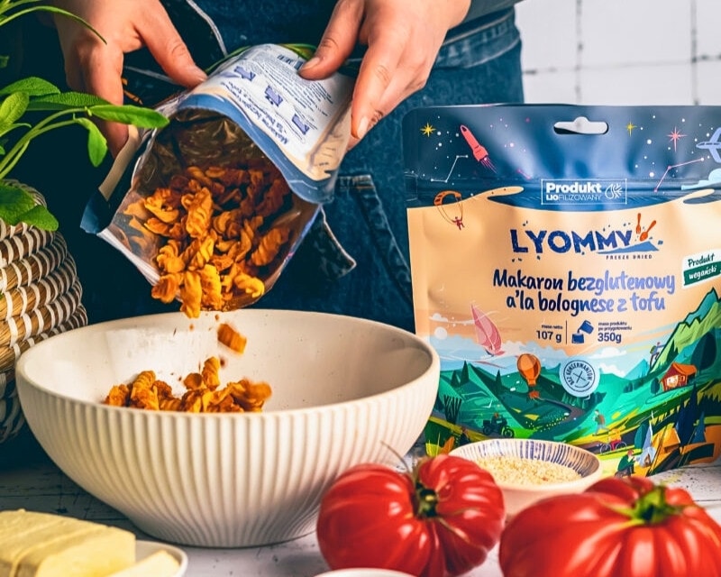 Żywność liofilizowana Lyommy Makaron bezglutenowy alla bolognese z tofu 107 g/399 kcal