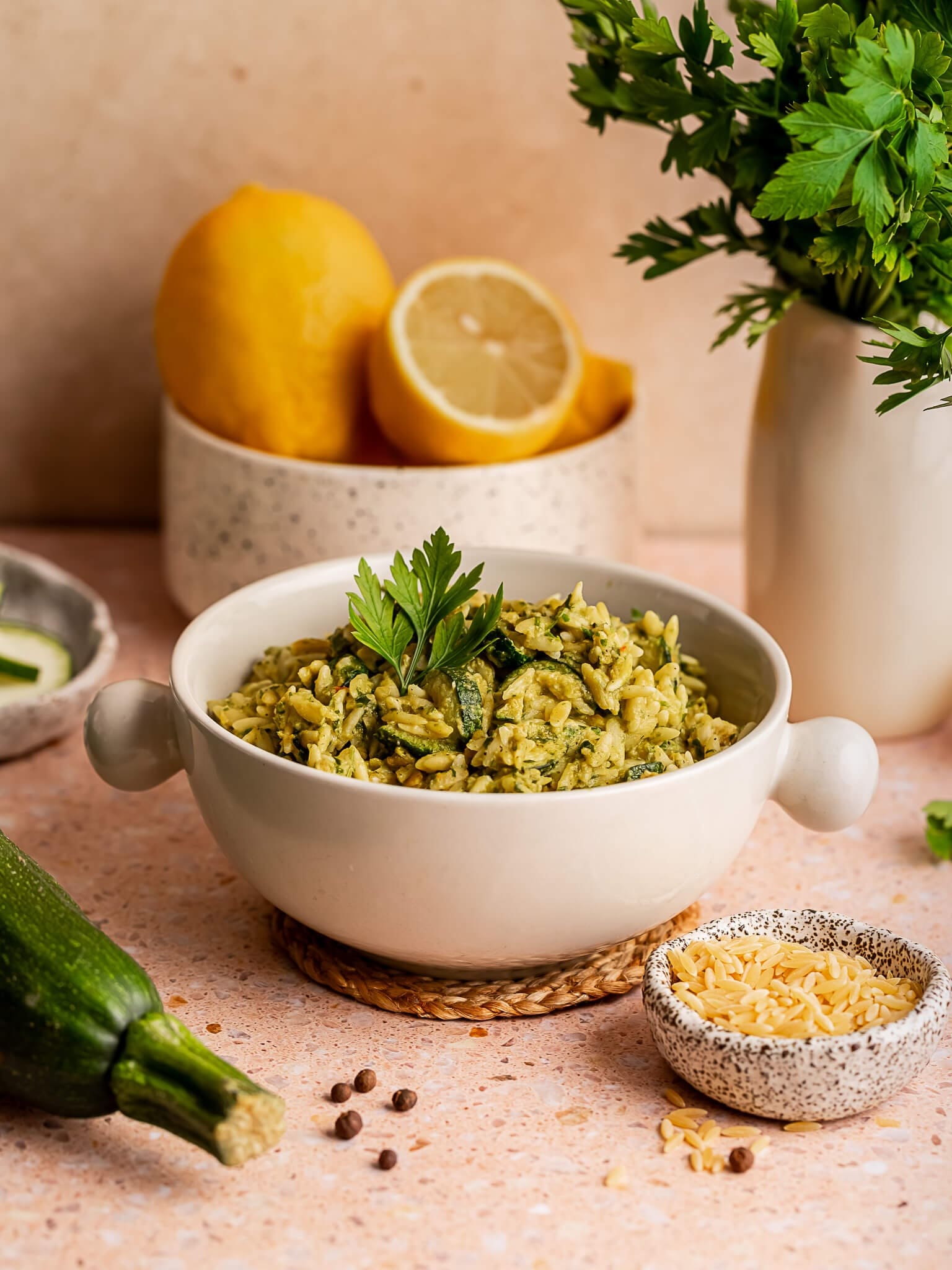 Żywność liofilizowana Lyommy Makaron orzo z pesto i wegańskim kurczakiem 97 g/473 kcal