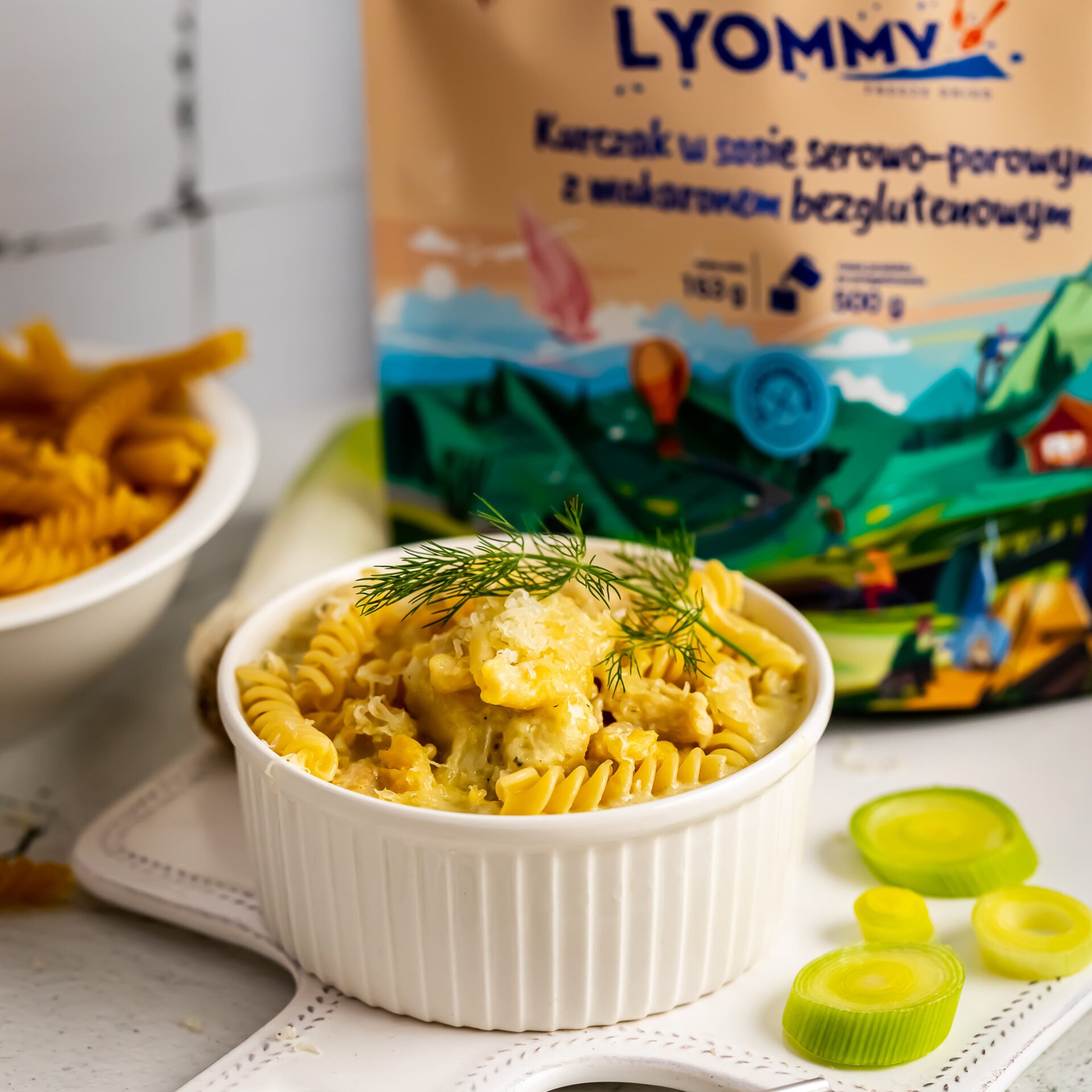 Сублімовані продукти Lyommy Курка в сирно-порейному соусі з безглютеновим макароном 163 г/748 ккал