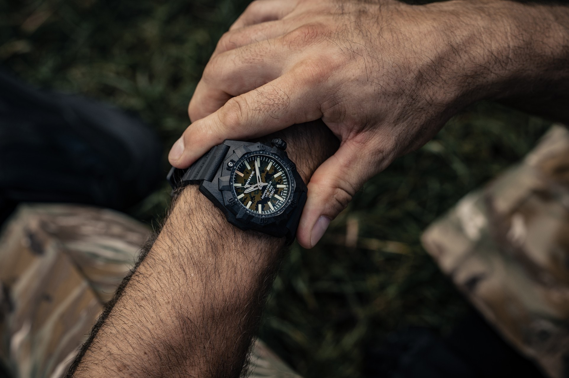 Zegarek ProTek PT4105SFC USMC Carbon Dive