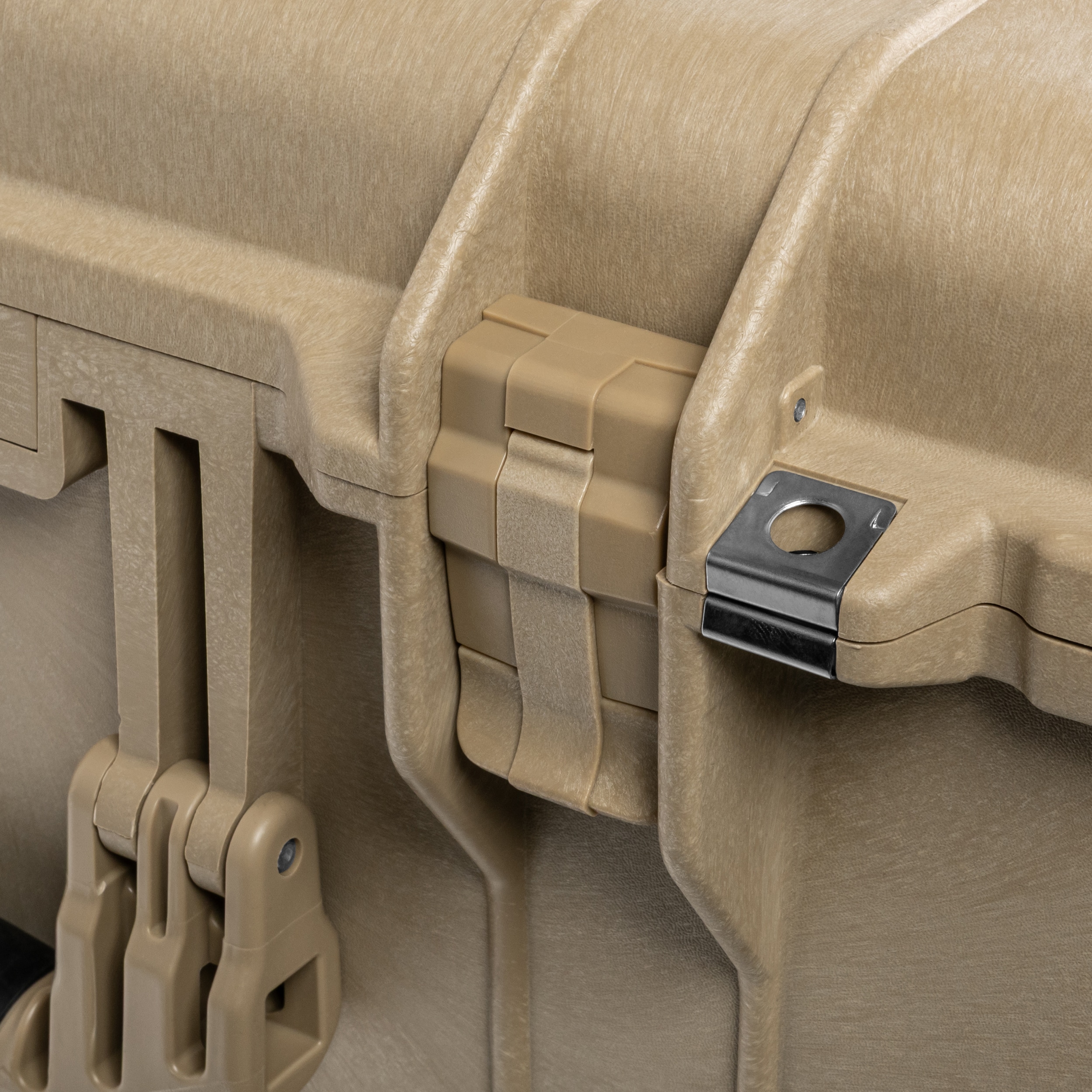 Транспортний кейс Peli Protector 1560 - Desert Tan