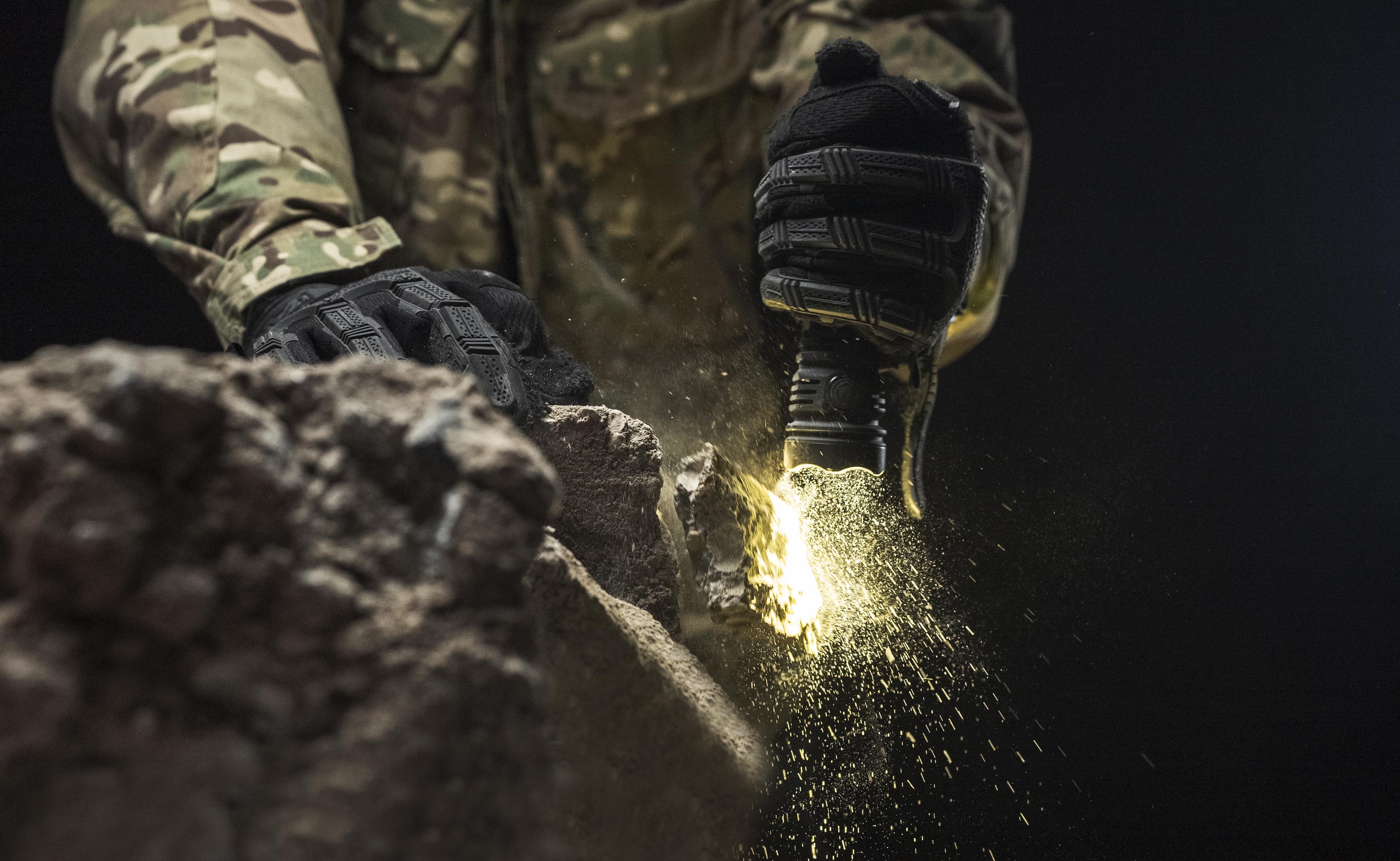 Latarka Armytek Viking Pro Max Magnet USB PCB Warm - 5000 lumenów
