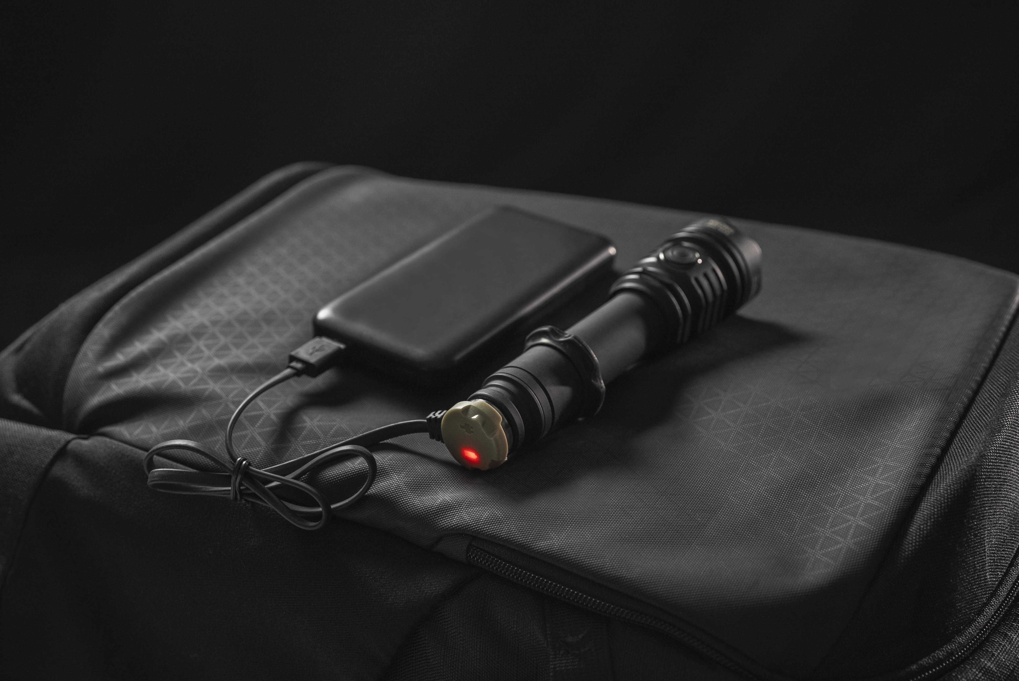 Latarka Armytek Viking Pro Max Magnet USB PCB Warm - 5000 lumenów
