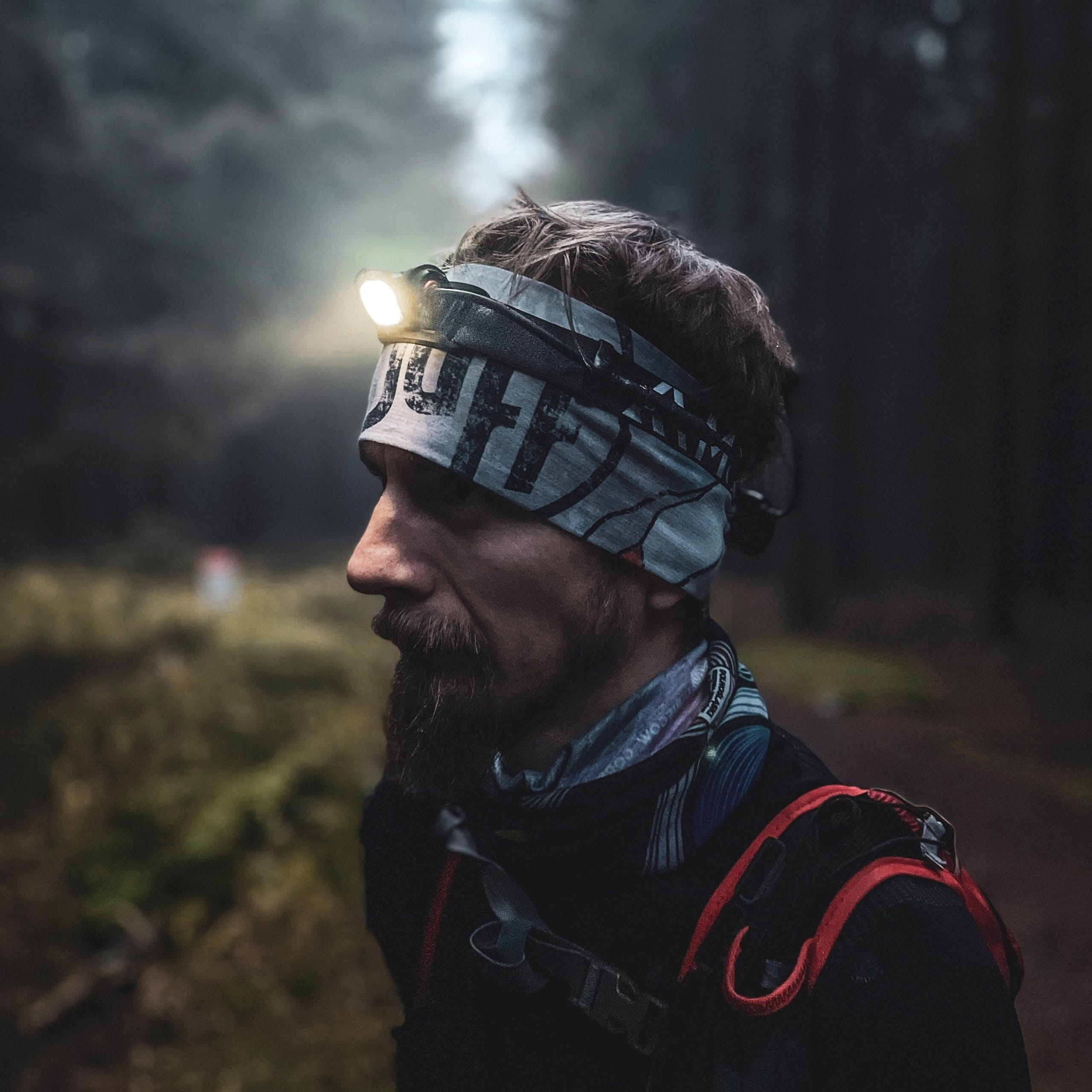 Latarka czołowa Mactronic Vizo RC - 750 lumenów