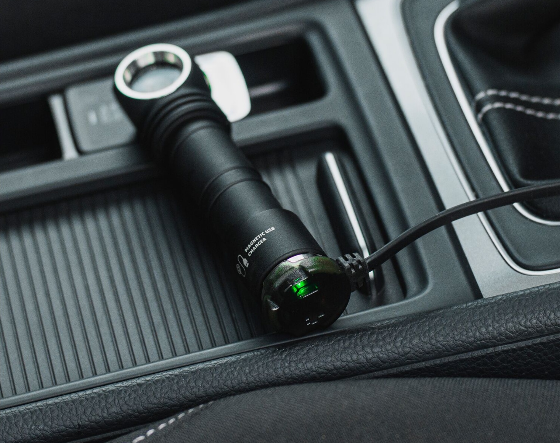 Latarka czołowa i kątowa Armytek Wizard C2 Pro Magnet USB Warm 3w1 PCB - 2330 lumenów