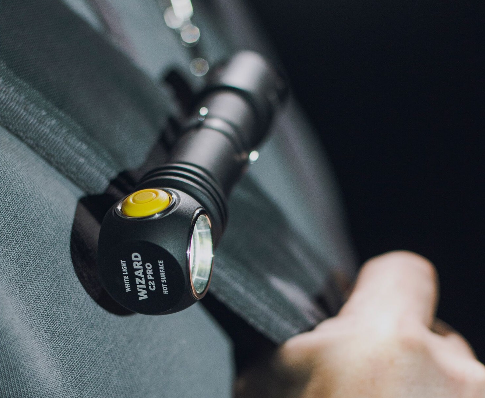 Latarka czołowa i kątowa Armytek Wizard C2 Pro Magnet USB Warm 3w1 PCB - 2330 lumenów