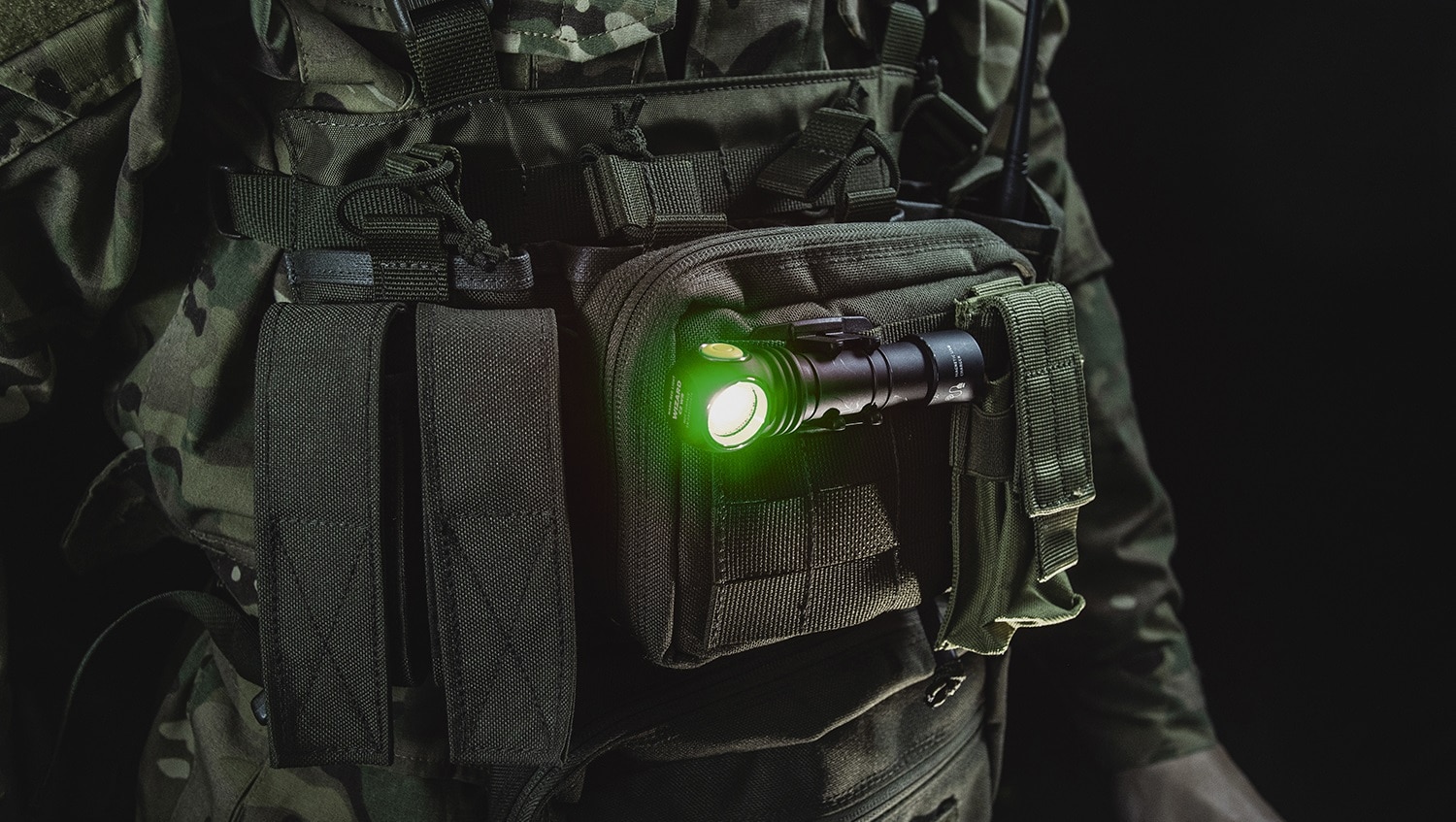 Latarka czołowa i kątowa Armytek Wizard C2 WG Magnet USB Warm PCB - 1020 lumenów