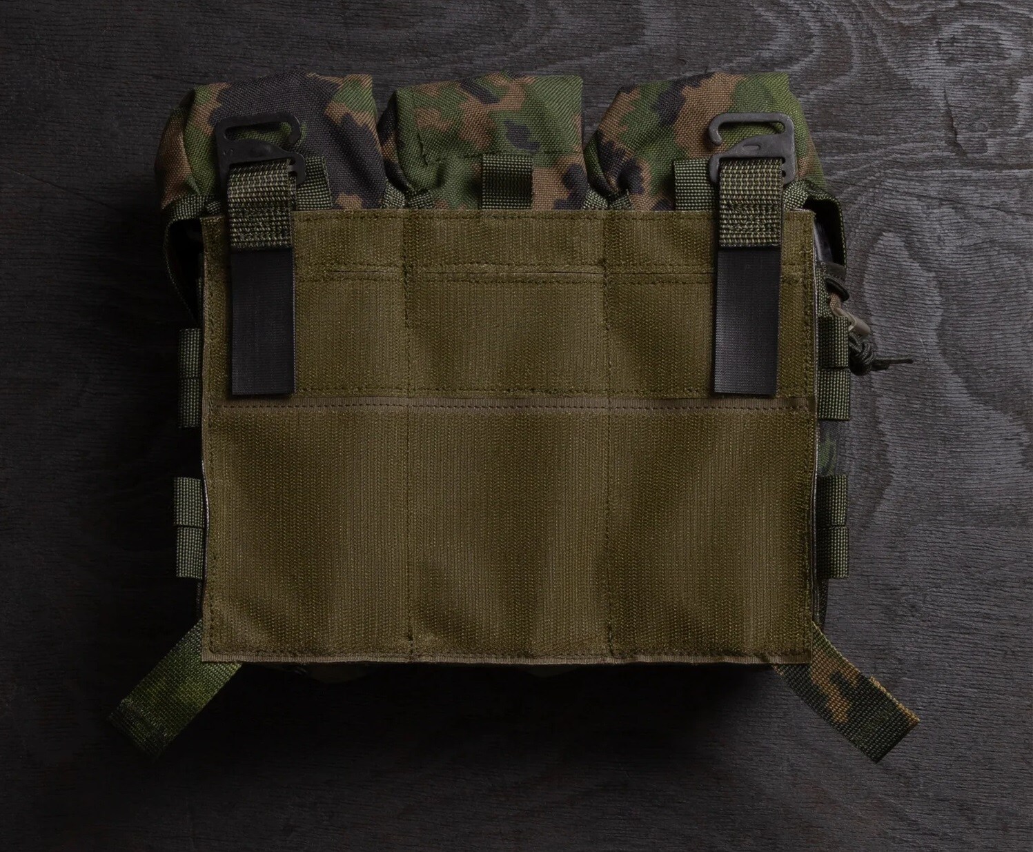 Panel z ładownicami Savotta Varjelus 3x2 AR15-AK Placard - M05 Finnish Woodland Camo