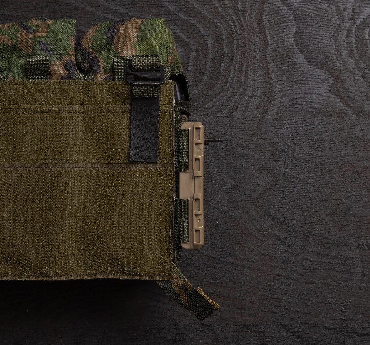 Panel z ładownicami Savotta Varjelus 3x2 AR15-AK Placard - M05 Finnish Woodland Camo