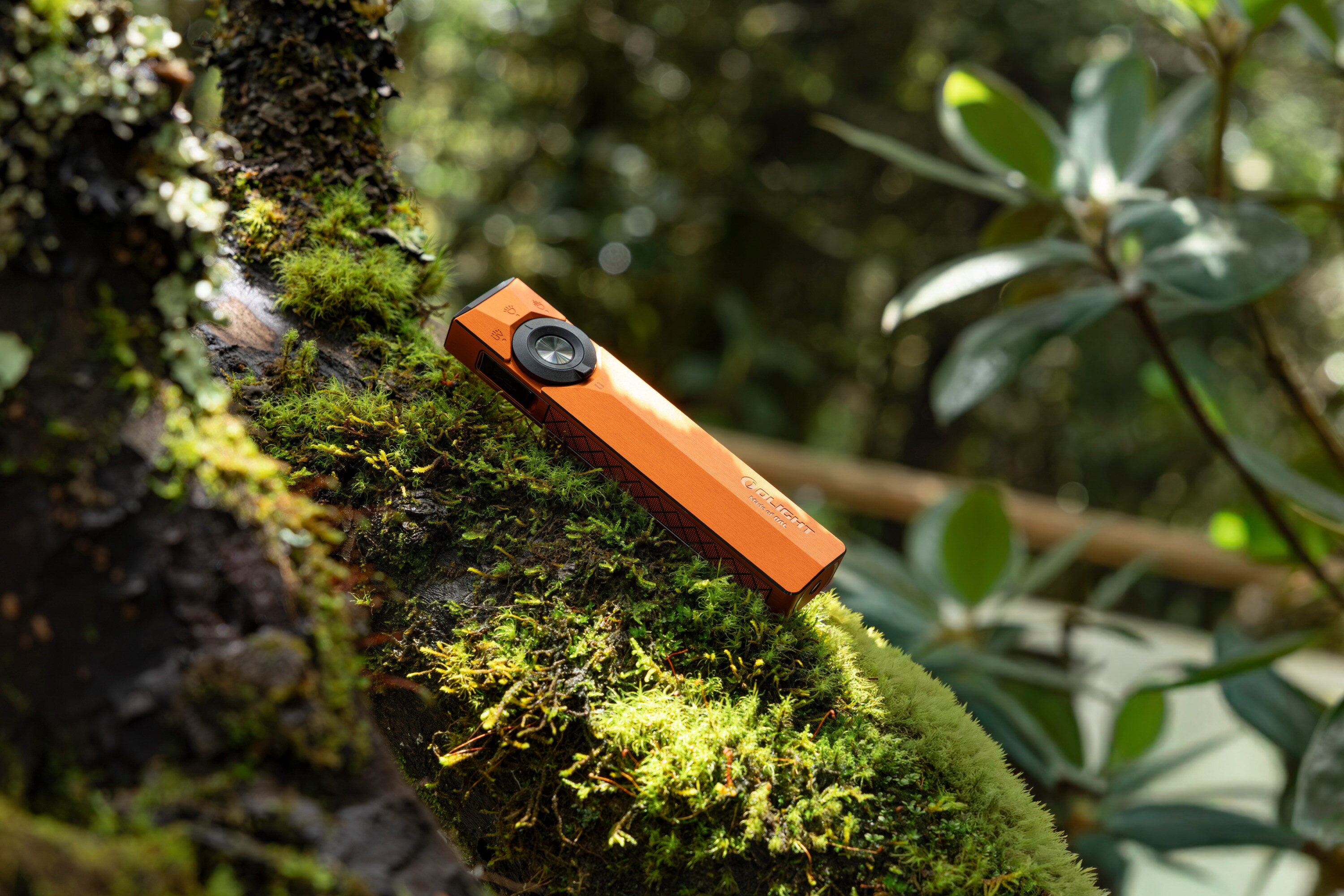 Latarka Olight ArkPro Ultra Class 1 Cool White Amber Orange - 1700 lumenów