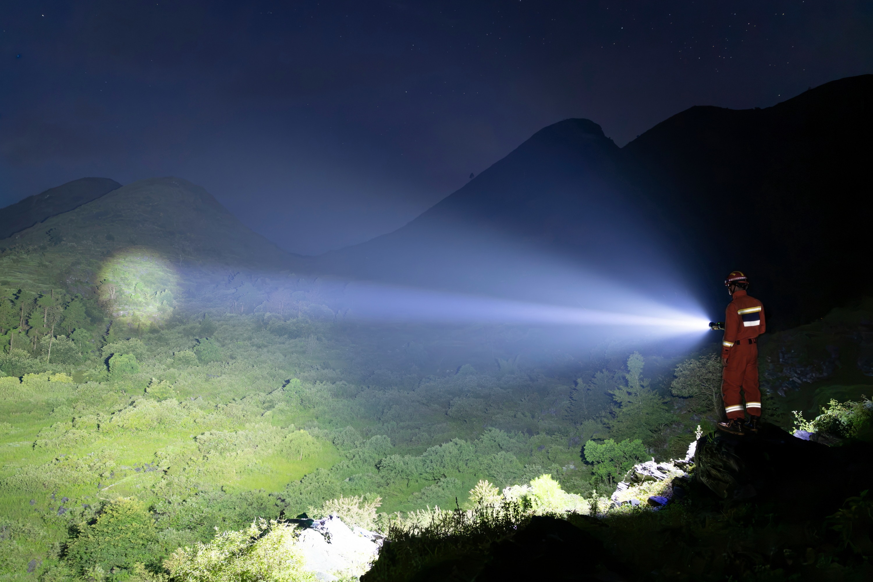 Latarka akumulatorowa Olight Marauder 3 Cool White z funkcją powerbanku Black - 25000 lumenów, zasięg 1050 m