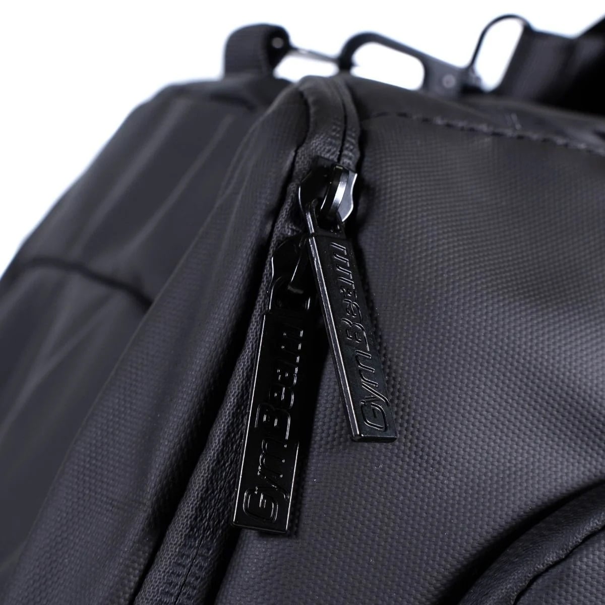 Сумка GymBeam 2в1 42 l - Black