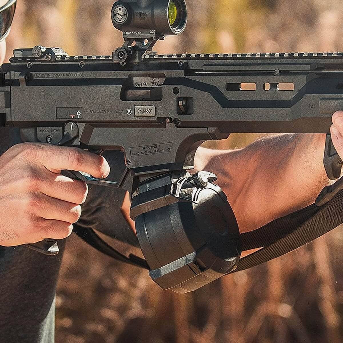 Magazynek 50 nabojowy Magpul PMAG D-50 EV9 kal. 9x19 mm do pistoletów maszynowych CZ Scorpion EVO 3 - Black