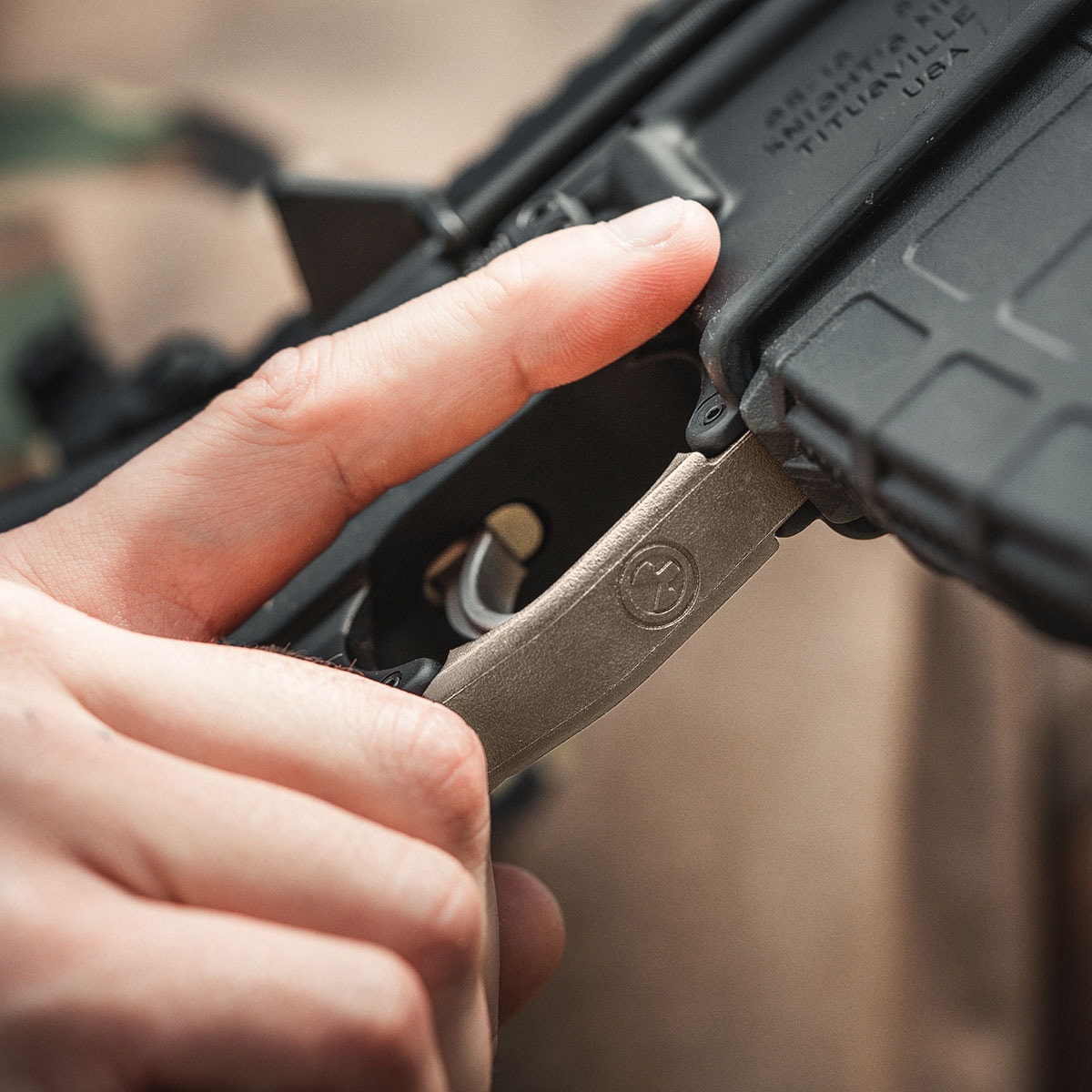 Osłona spustu Magpul MOE Enhanced Trigger Guard do karabinków M4/AR15 - Flat Dark Earth