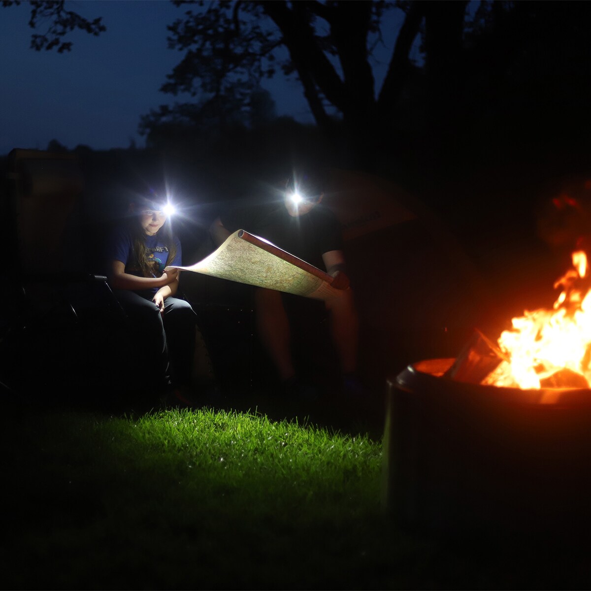 Latarka taktyczna kątowa Olight Perun Mini CW Desert Camo z opaską - 1000 lumenów