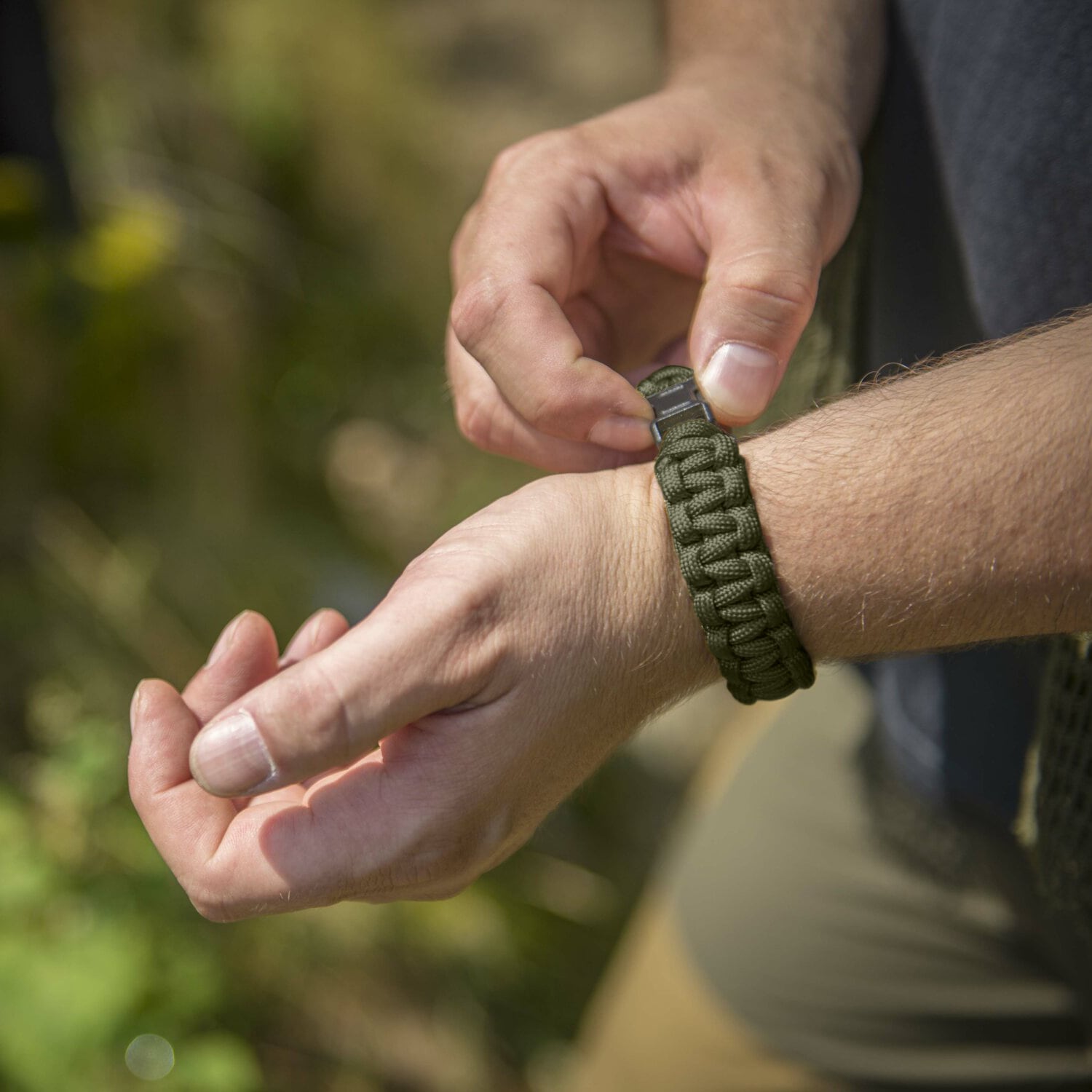 Bransoletka Paracord Helikon-Tex Survival Bracelet klamra - Olive Green