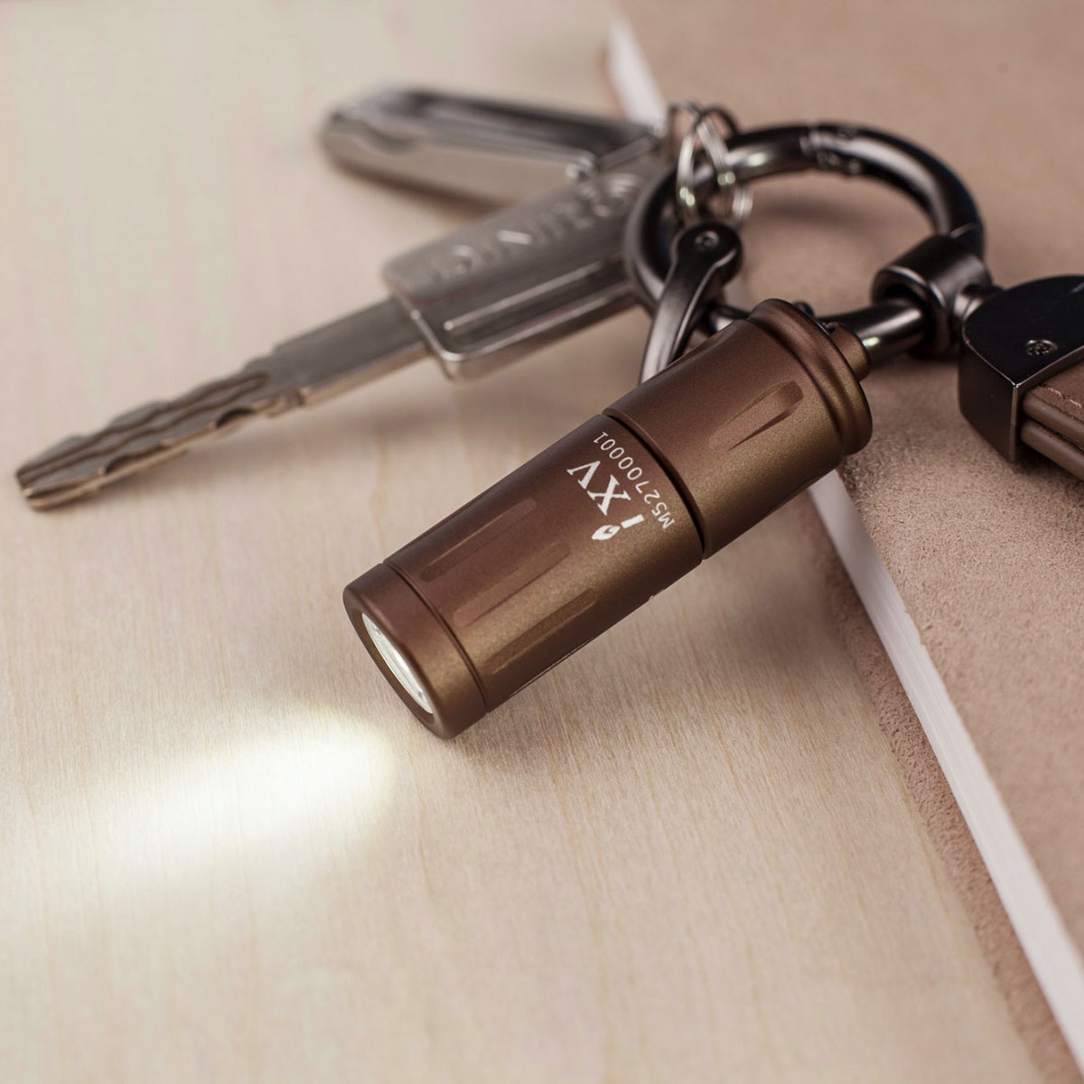 Акумуляторний ліхтарик Olight IXV Desert Tan - 180 люменів