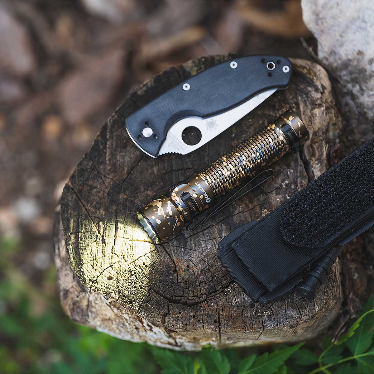 Latarka taktyczna Olight Warrior Mini 2 Desert Camouflage - 1750 lumenów