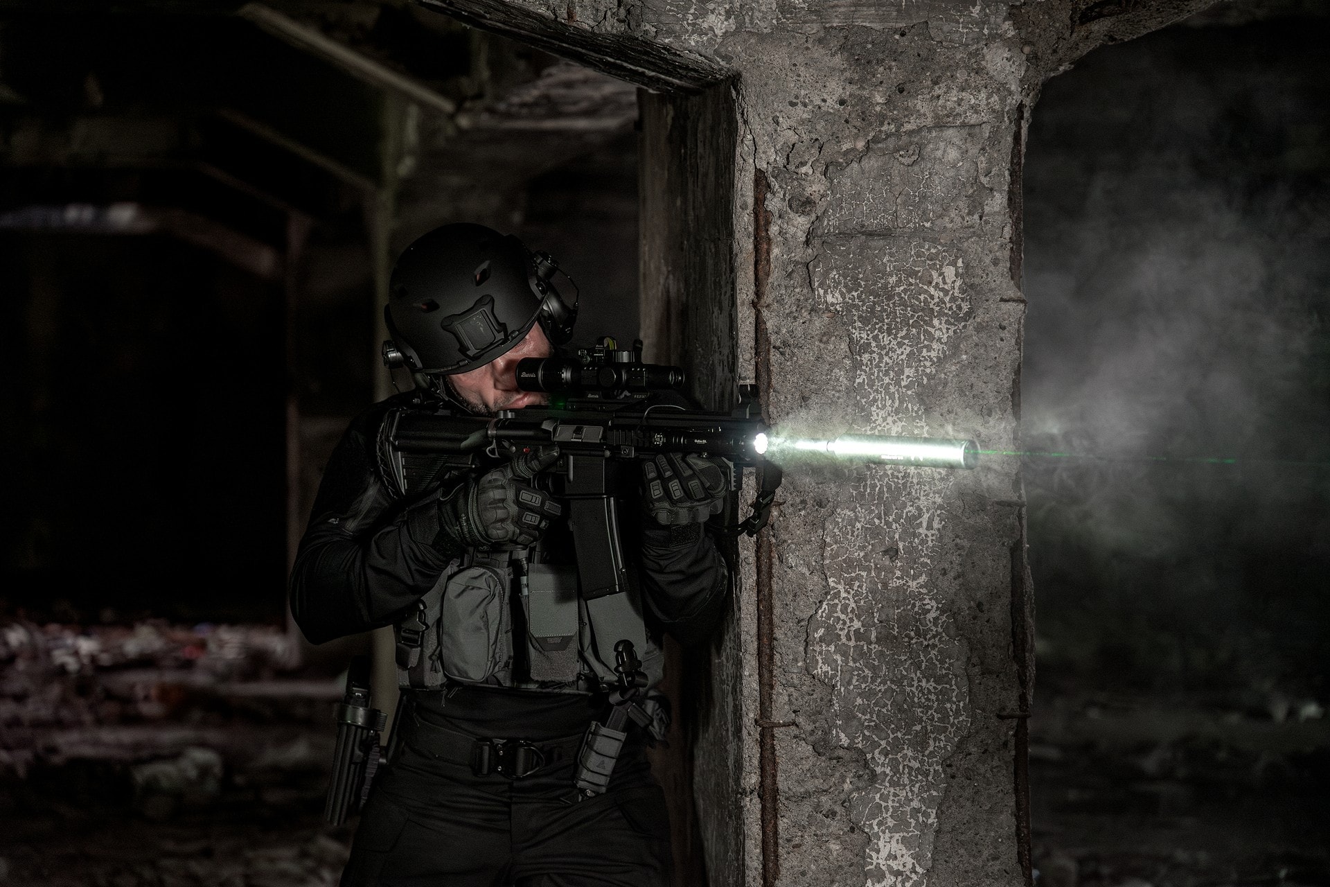 Ліхтарик для зброї з лазерним прицілом Olight Odin GL - 1500 люменів