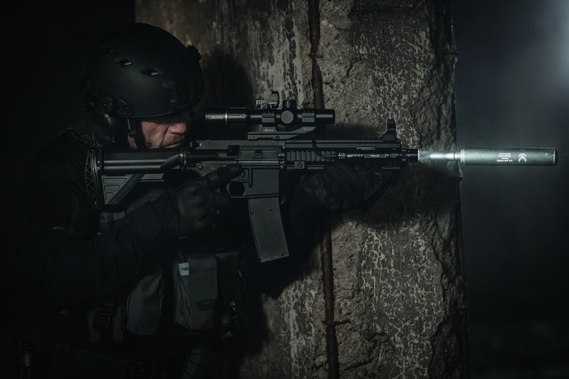 Latarka na broń z celownikiem laserowym Olight Odin GL - 1500 lumenów