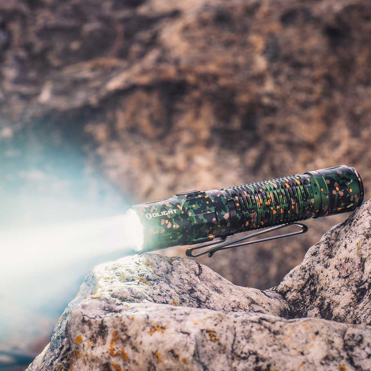 Latarka Olight Warrior 3S Camouflage - 2300 lumenów