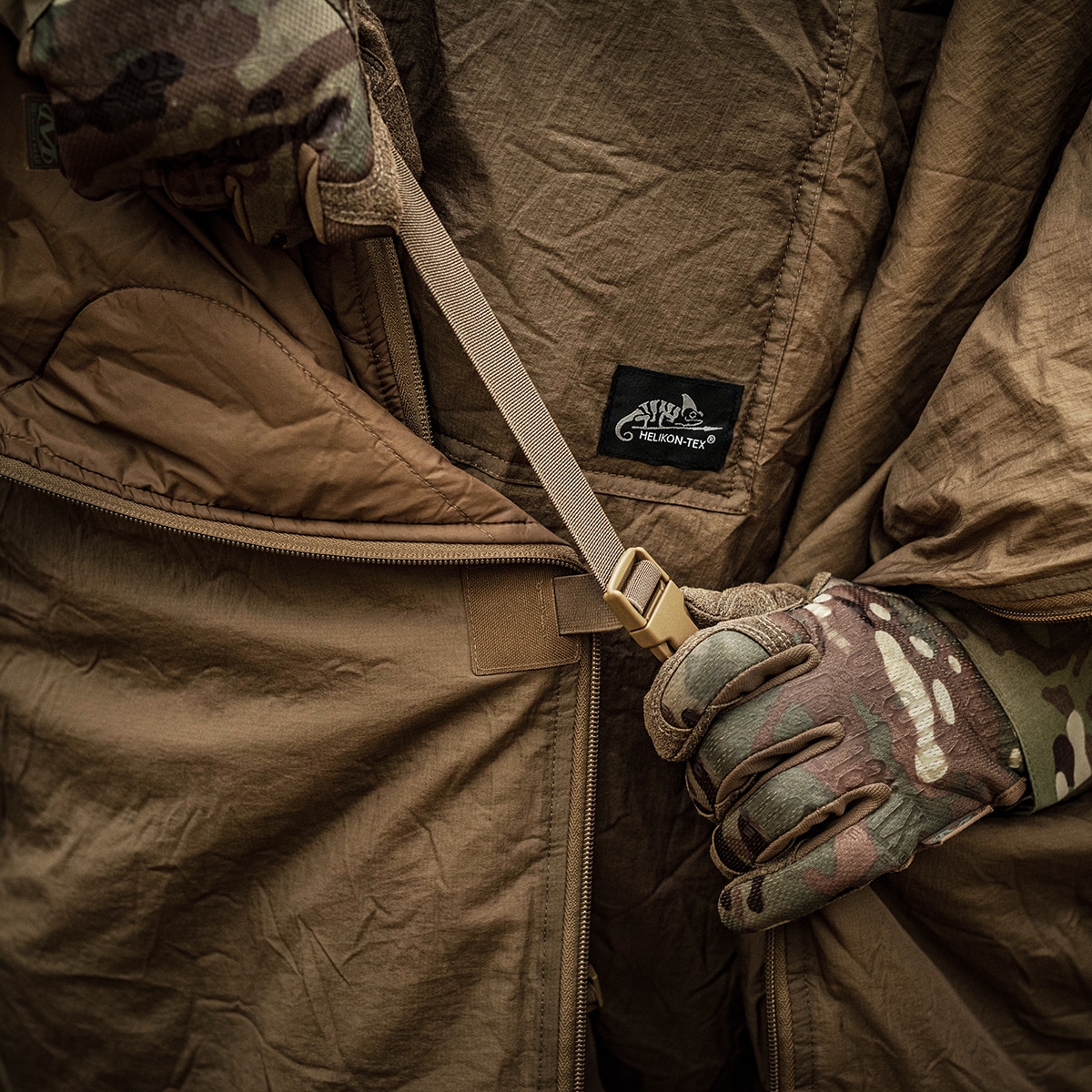 Ponczo Helikon-Tex Swagman Roll Climashield Apex z funkcją śpiwora - Coyote