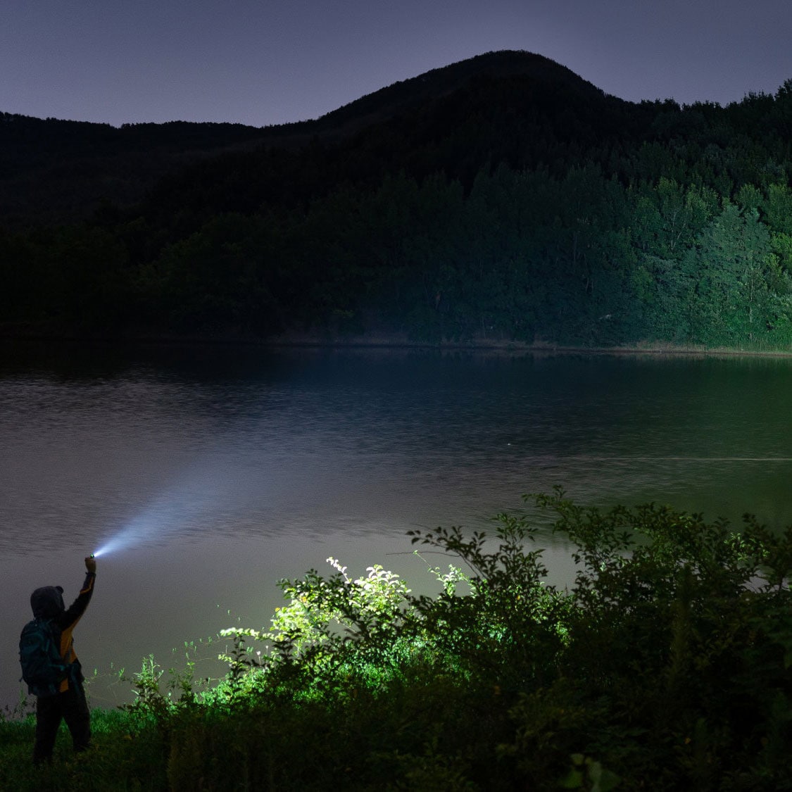 Ліхтарик акумуляторний Olight Baton 3 Pro Cool White Orange - 1500 люменів
