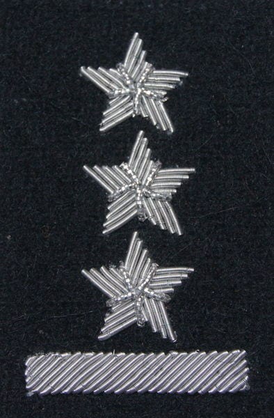 Stopień na beret WP (czarny / haft bajorkiem) - porucznik
