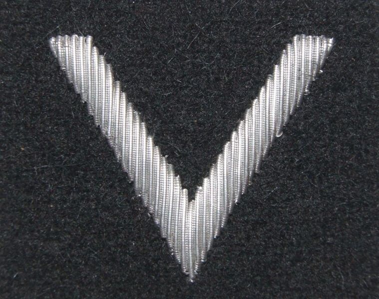Військове звання на берет Війська Польського (чорний / вишивка канителлю) – сержант