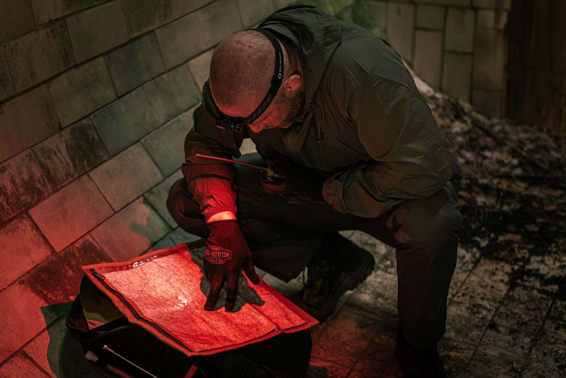 Latarka czołowa i kątowa Olight Perun 2 Mini Cool White Black z opaską - 1100 lumenów